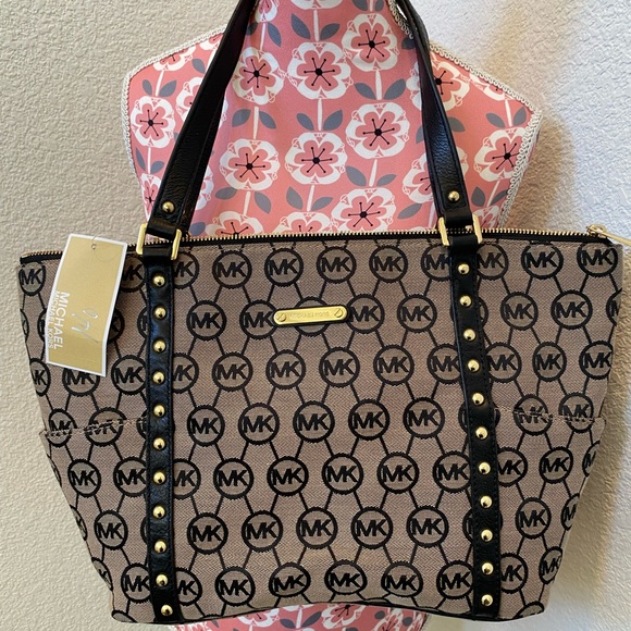 Michael Kors Handbags - Michael Kors NWT Black and Tan Signature Tote